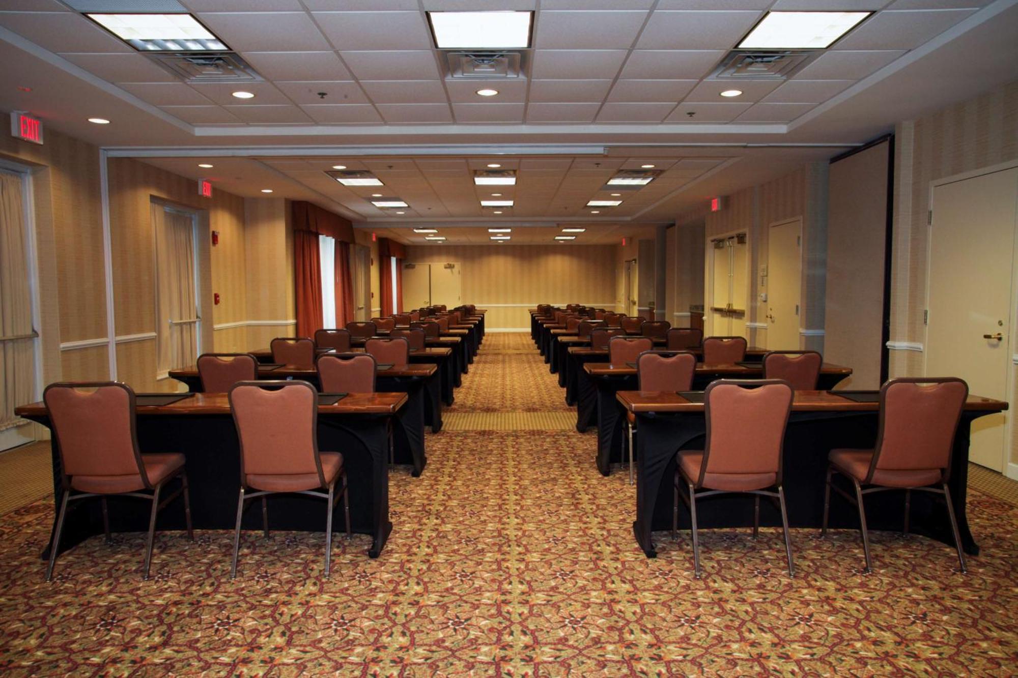 Hilton Garden Inn Oakbrook Terrace Exterior foto